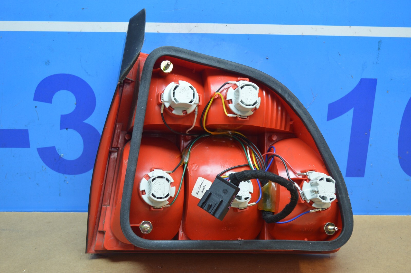 2004 M138 MASERATI GT REAR LEFT DRIVER SIDE TAILLIGHT ASSEMBLY 195846