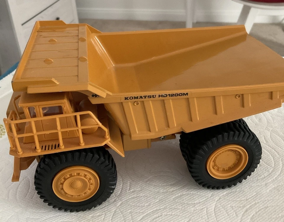 Camión de volteo para minería Diapet Komatsu HD1200M T-5 usado Foto 2 de 4