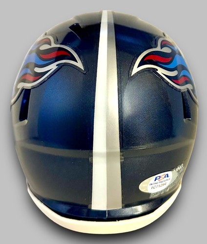 VINCE YOUNG AUTOGRAPHED SIGNED TENNESSEE TITANS MINI HELMET PSA/DNA CERT. - Picture 6 of 7