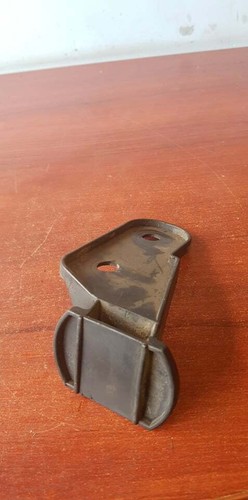 BMW e36 Halter links vorne 8122577