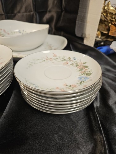 Premiere Fine China MD104 Berkshire Service For 8 32pc W/platter And Salad Bowl - Picture 5 of 9
