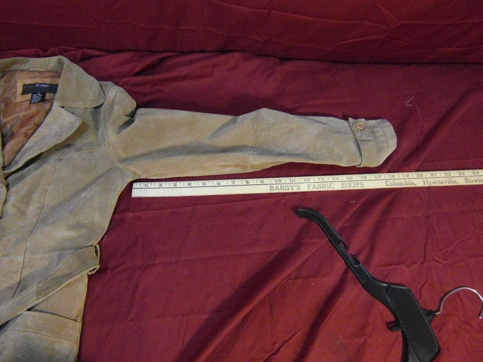 WOMENS SMALL HOLLYWOOD 1960s VINTAGE OUTER EDGE BEIGE 100% SUEDE LEATHER JACKET  - Image 4 of 4