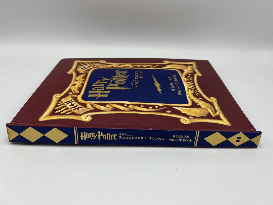 Harry Potter & Sorcerer's Stone Deluxe Pop-Up Book Foto 3 de 4