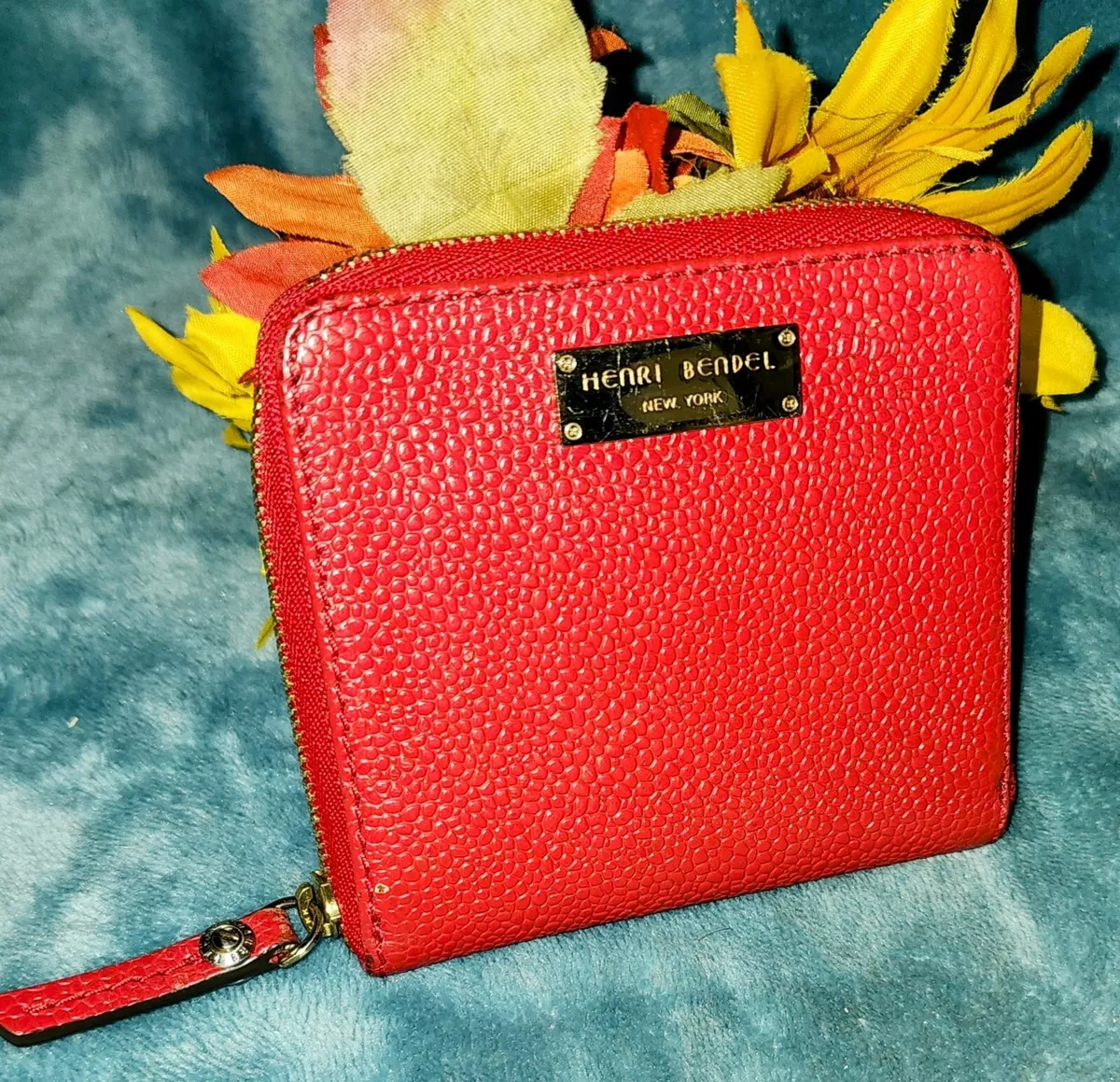 Henri bendel outlet wallet price