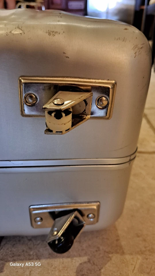 Zero Halliburton 30" Aluminum Suitcase – 4-Suiter w/ Dress Shirt Board – 1995 - Image 2 of 4