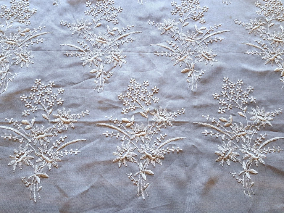 Rideau/Store/ des années 50 en voilage brodé de fleurs  ,230 cm x 230 cm - Photo 3/4