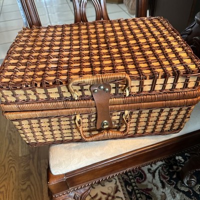 Wicker Rattan Large Vintage Picnic Basket, fabric lined, 4 Plates, 4 Cups.