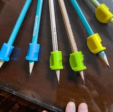 Correct the pen holding and writing posture Pen grip