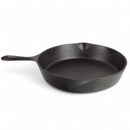 Lodge Single Notch #9 Cast Iron Skillet With Heat Ring - Picture 8 of 12