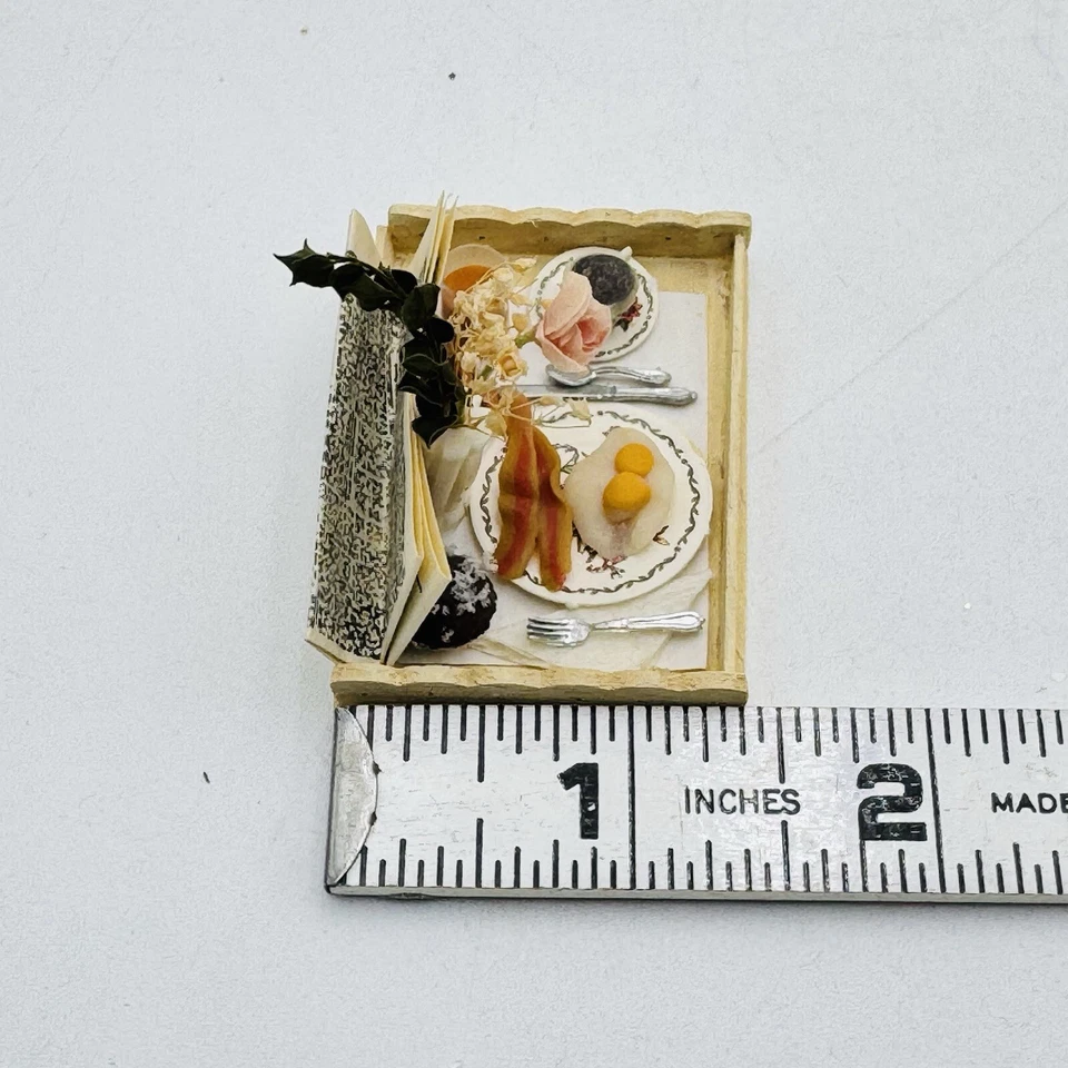 Mesa de pie miniatura vintage para casa de muñecas desayuno en cama RARA Foto 3 de 4