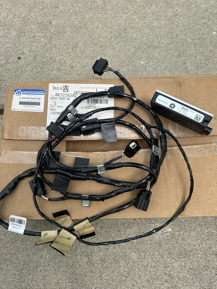 Sensor y arnés monitor punto ciego Chrysler Dodge Jeep 56038942AA 68105683AE Foto 3 de 4