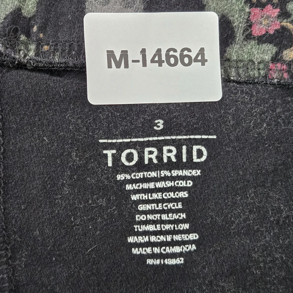 Torrid Women Legging 3 Black Floral 23" Inseam - Image 2 of 4