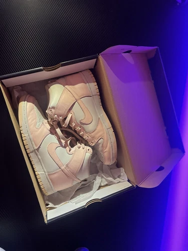Wmns Dunk High 'Crimson Tint'