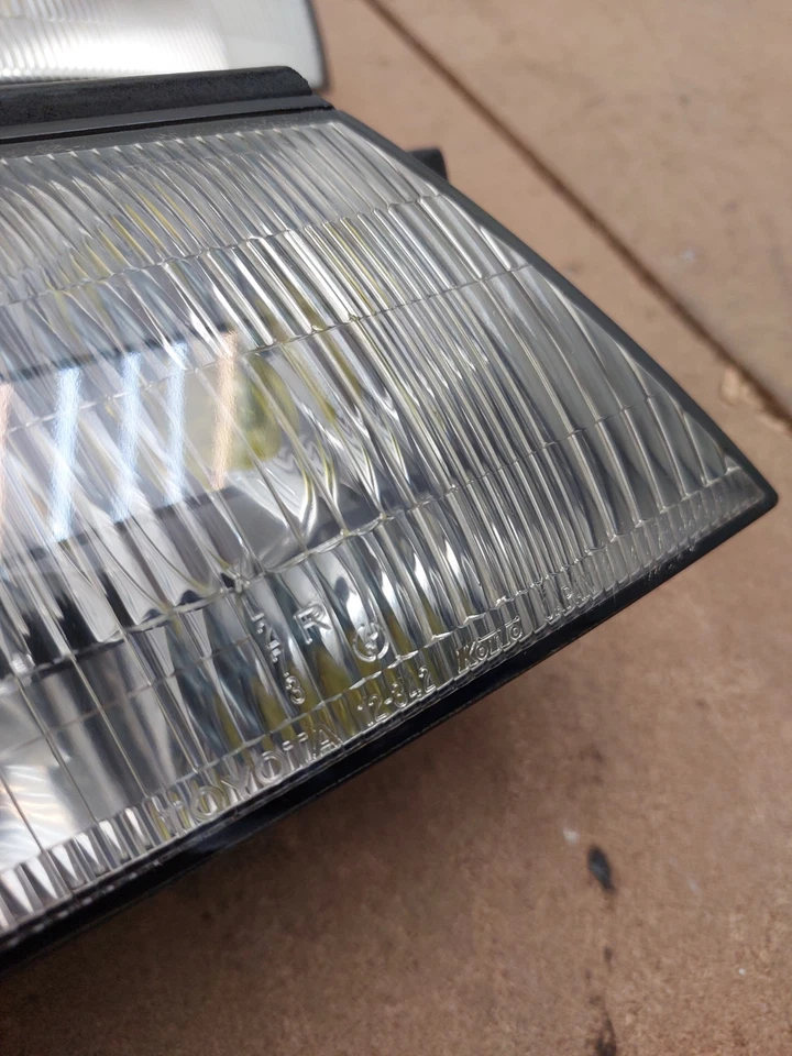 JDM Toyota Corolla LEVIN AE101 GT APEX Coupe Halogen Head Lamps Lights  - Image 2 of 4