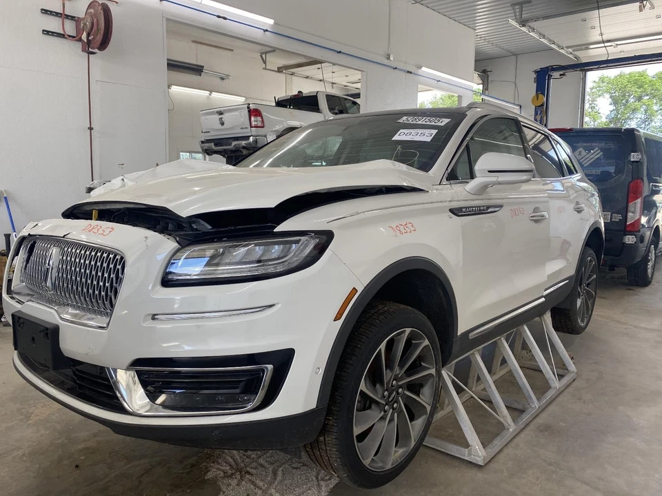 Used Front Center Infotainment Display fits: 2020 Lincoln Nautilus front center - Image 4 of 4