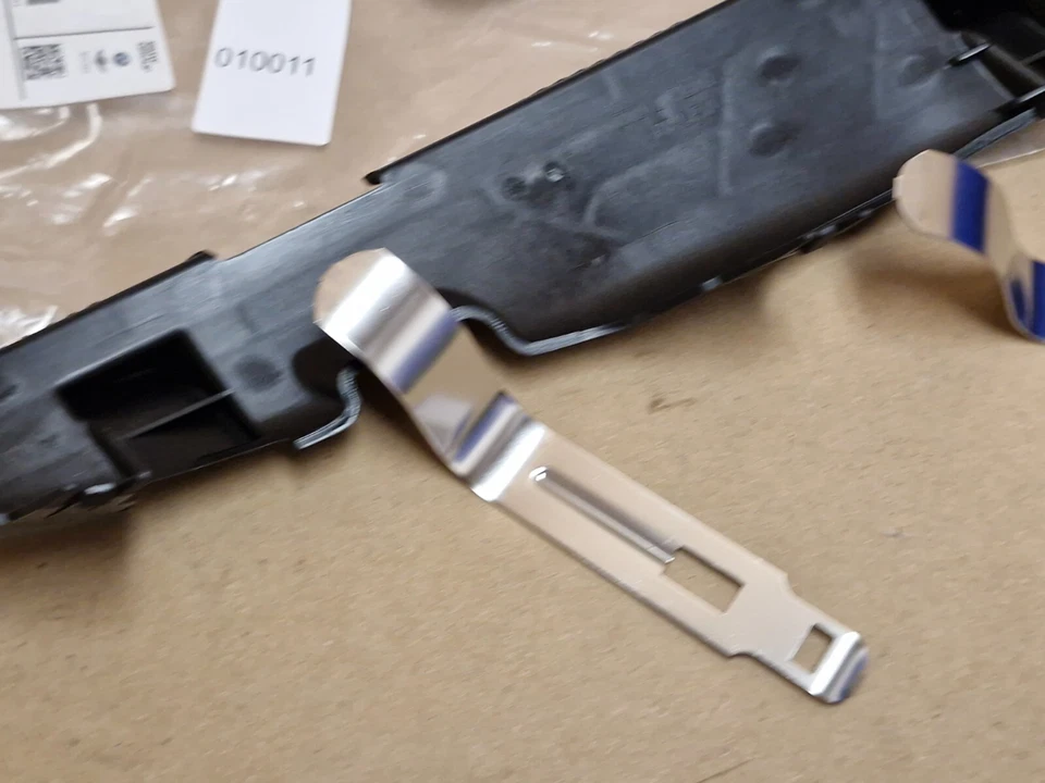 Juego de soportes faros derecho BMW G11 740e xDrive B48 2.0L 63117440356 genuino NUEVO Foto 2 de 4