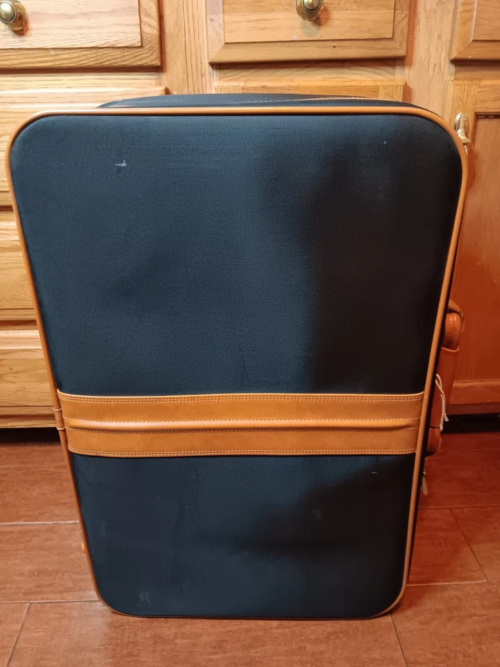 Juego de 4 maletas de equipaje Ambassador Design con adornos de cuero negro/marrón Foto 2 de 4