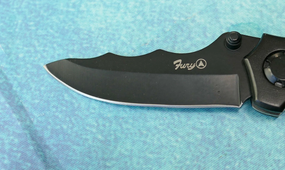 Faca FURY preta lâmina ondulada Linerlock 11061 - NOVA caixa de cabo de alumínio com incrustação de madeira - Imagem 3 de 4