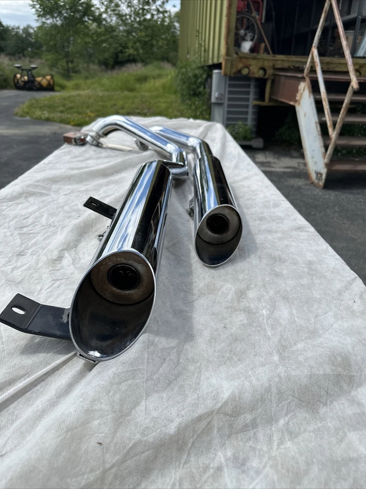 Sistema de escape doble escalonado de corte cortado cromado duro se adapta a: Yamaha XVS1700 Foto 3 de 4