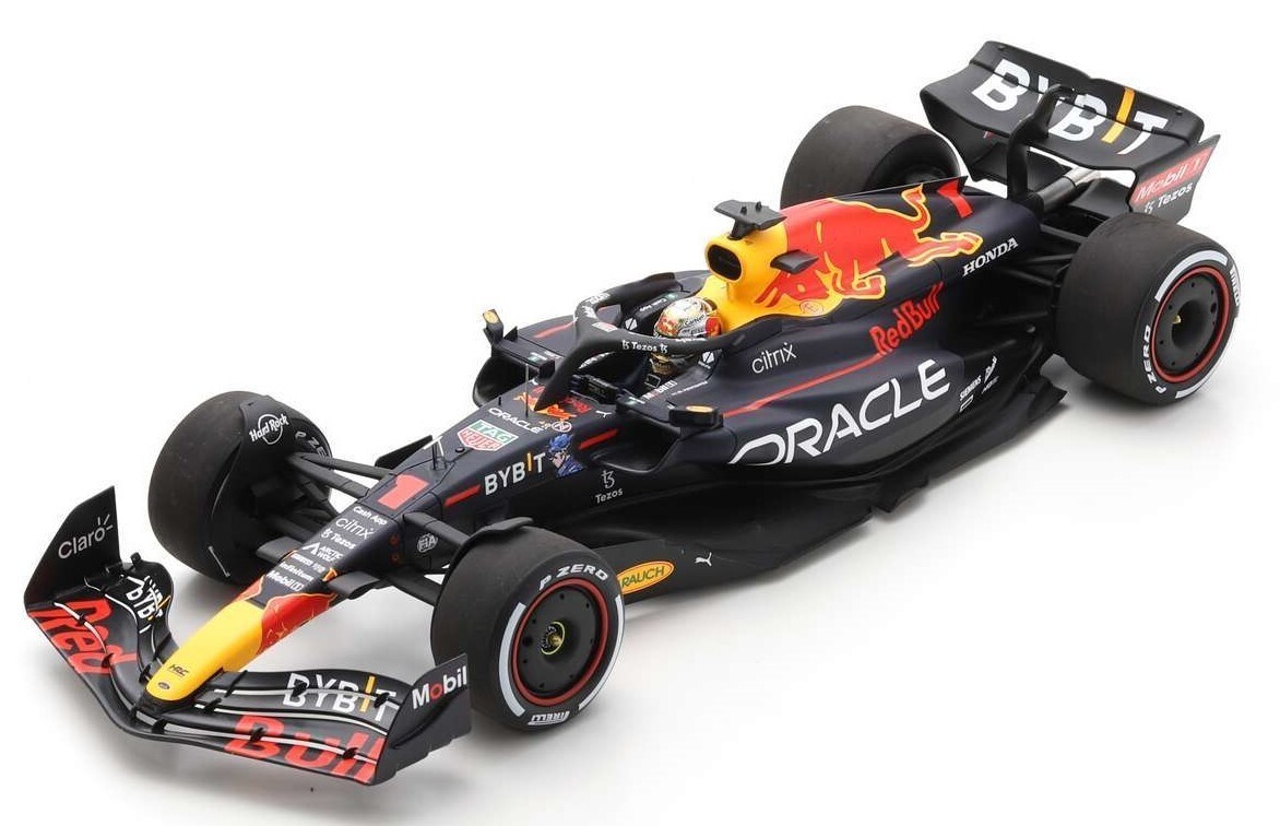 1:18 Red Bull RB18 Verstappen Winner Abu Dhabi 2022 1/18 1:18 Red Bull RB18 Verstappen Winner Abu Dhabi 2022 1/18