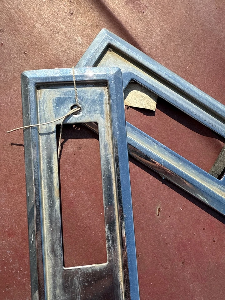 Lote de 2 biseles de luz marcadora de cuarto trasero Pontiac Grand Prix 1981 1984 1985 1987 Foto 2 de 4