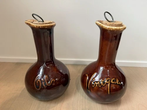 VTG Pair Hull Brown Mirror Oil & Vinegar Cruets USA Orig Cork Ring Pull Stoppers