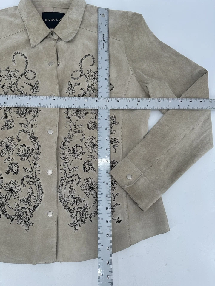 Camisa a presión Harold's de gamuza de cuero tostado negra bordada de colección para mujer talla mediana Foto 2 de 4