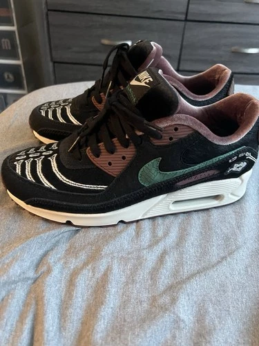 Nike Air Max 90 Siempre Familia Men’s 9 Women’s 10.5