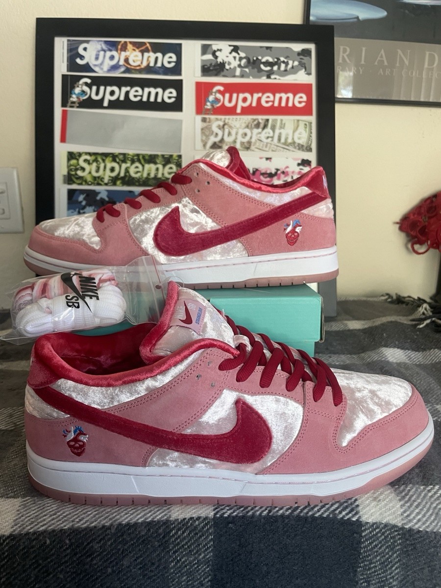 Nike Dunk Low StrangeLove ピンク/レッド 2月7日発売【Strange Love × Nike SB Dunk Low “Valentine