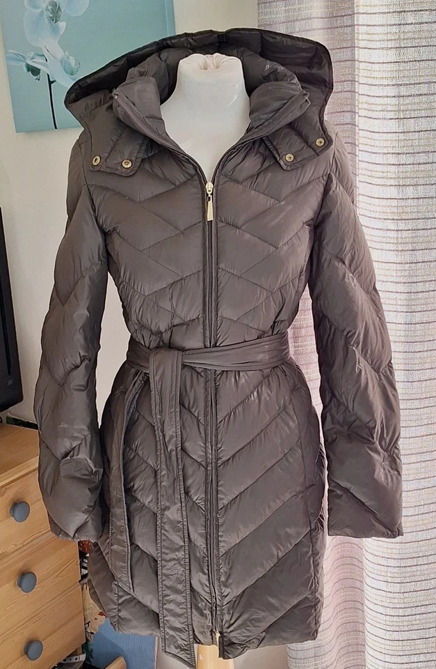 * ELLEN TRACY * LIGHTWEIGHT DOWN HOODED INSULATED COAT (PACKABLE) Med (VGC) - Image 3 of 4