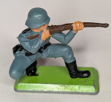 DEETAIL WW2 German Infantry Soldier Kneeling Firing Britains LTD 1971