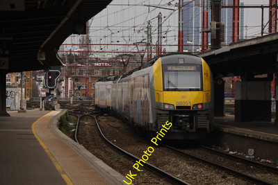Photo SNCB Belgian Railway 6x4 Class 08 EMU 08051 arrives Brussels-Midi c2023 1