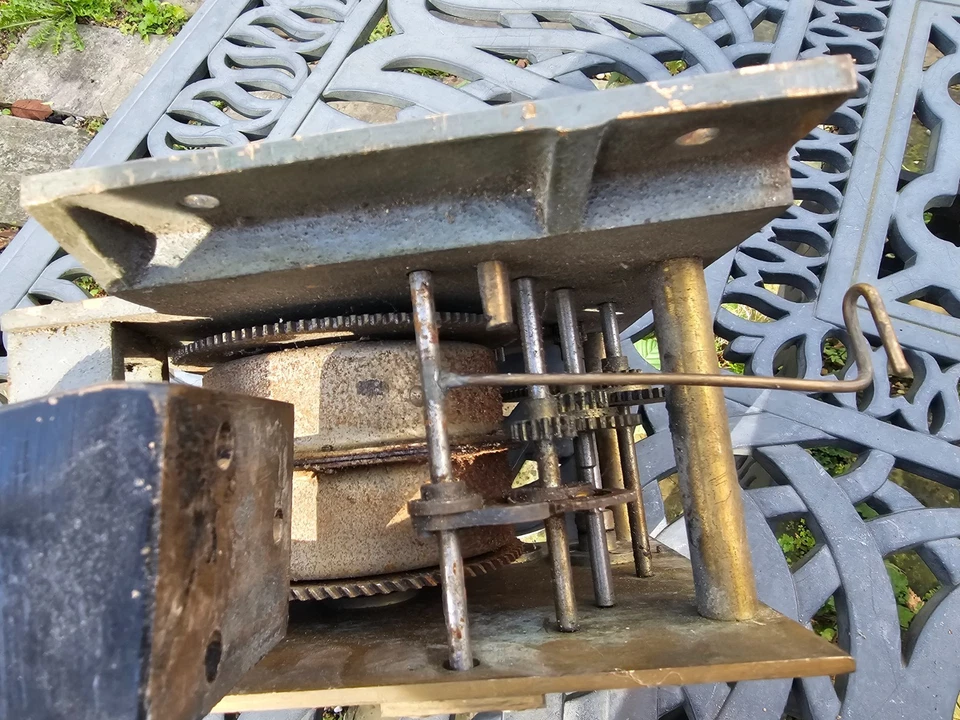 MYSTERY antique clock movement gramophone motor clocking in clock? - Image 4 of 4