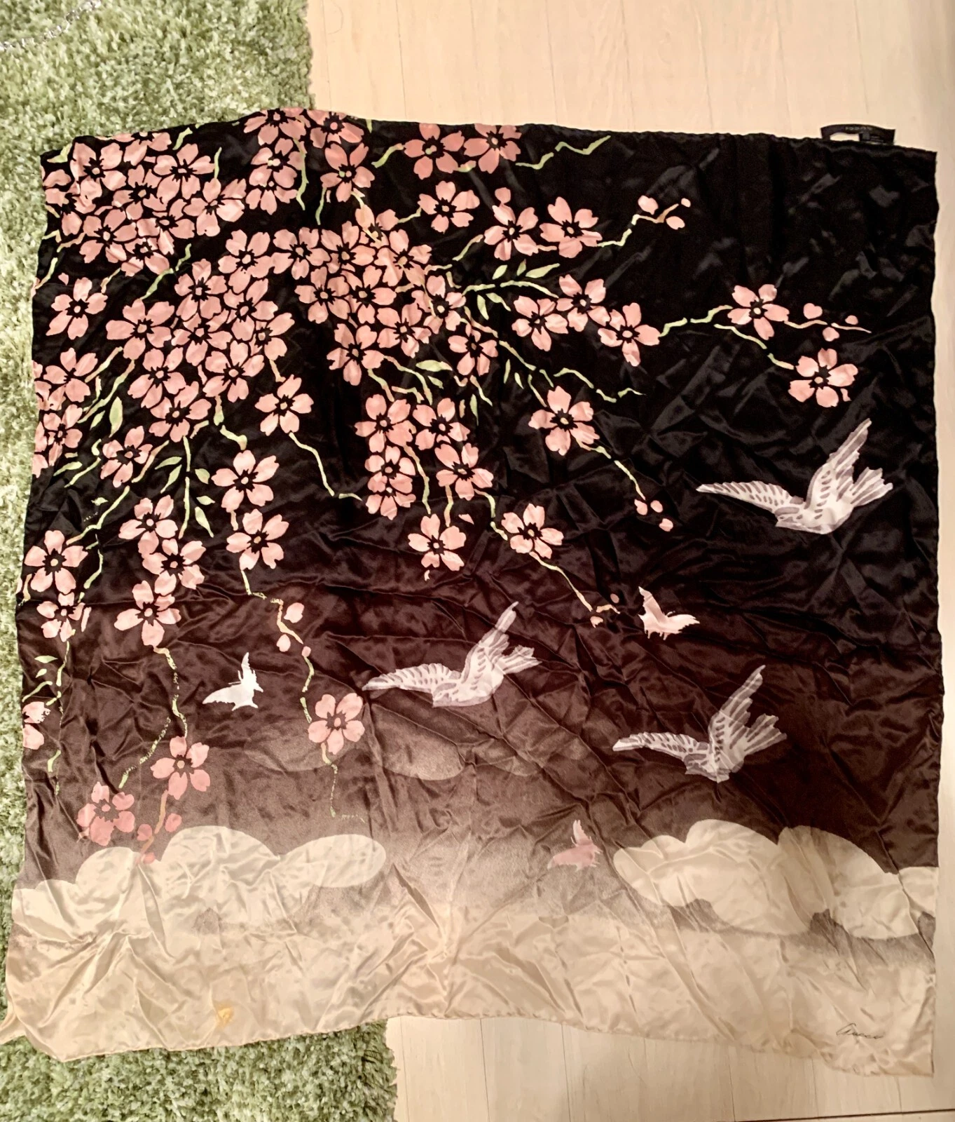 CUIR CHEVELU FLEUR DE CERISIER SAKURA LÉGENDAIRE GUCCI BY TOM FORD 80 X 80 CM SOIE 100 %