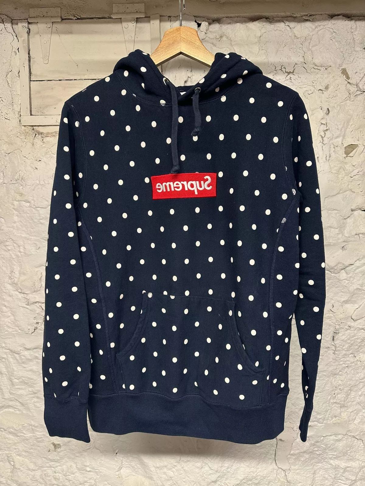 Sweat à capuche bleu marine logo boîte à pois Supreme CDG taille S