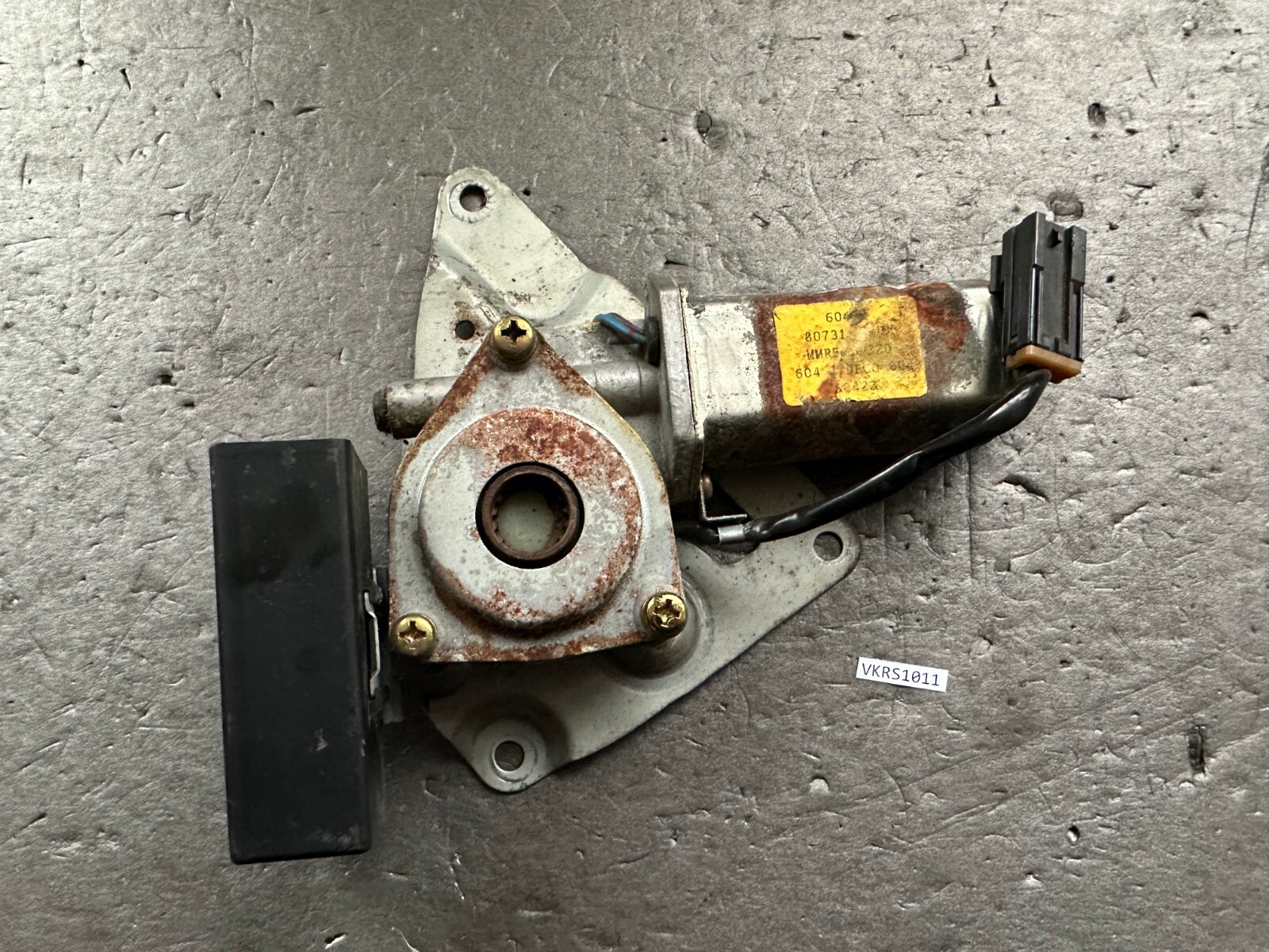 Genuine Nissan Patrol Y60 Front Left door window motor regulator 