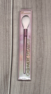 Real Techniques Cashmere Dreams Liquid or Powder Highlighter Brush #020 Limited