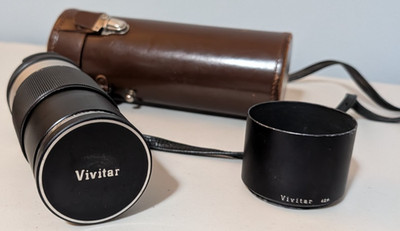 Vivitar 200mm F3.5 Auto Telephoto Lens   Made In Japan with Caps, Hood & Case