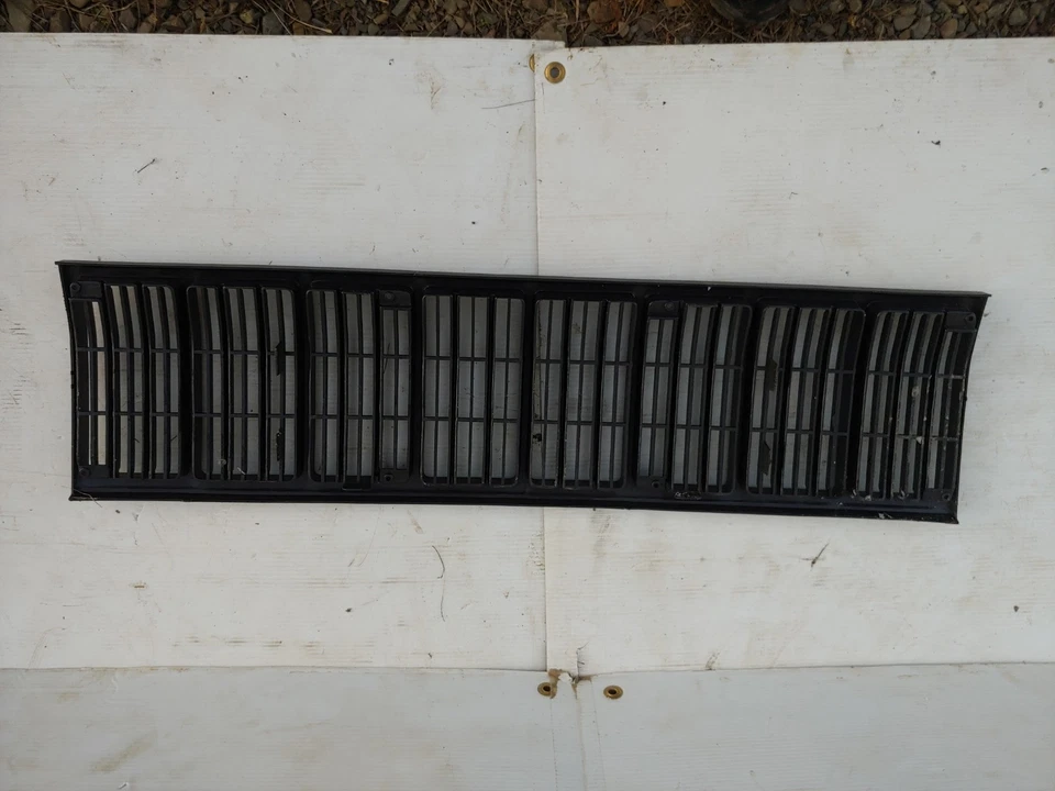 Jeep Cherokee Comanche Grille 1988-1990 55013146 nuevo Foto 3 de 3