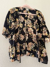 O Neill Women s Black Floral Print Cropped Kimono Sz. XS/S