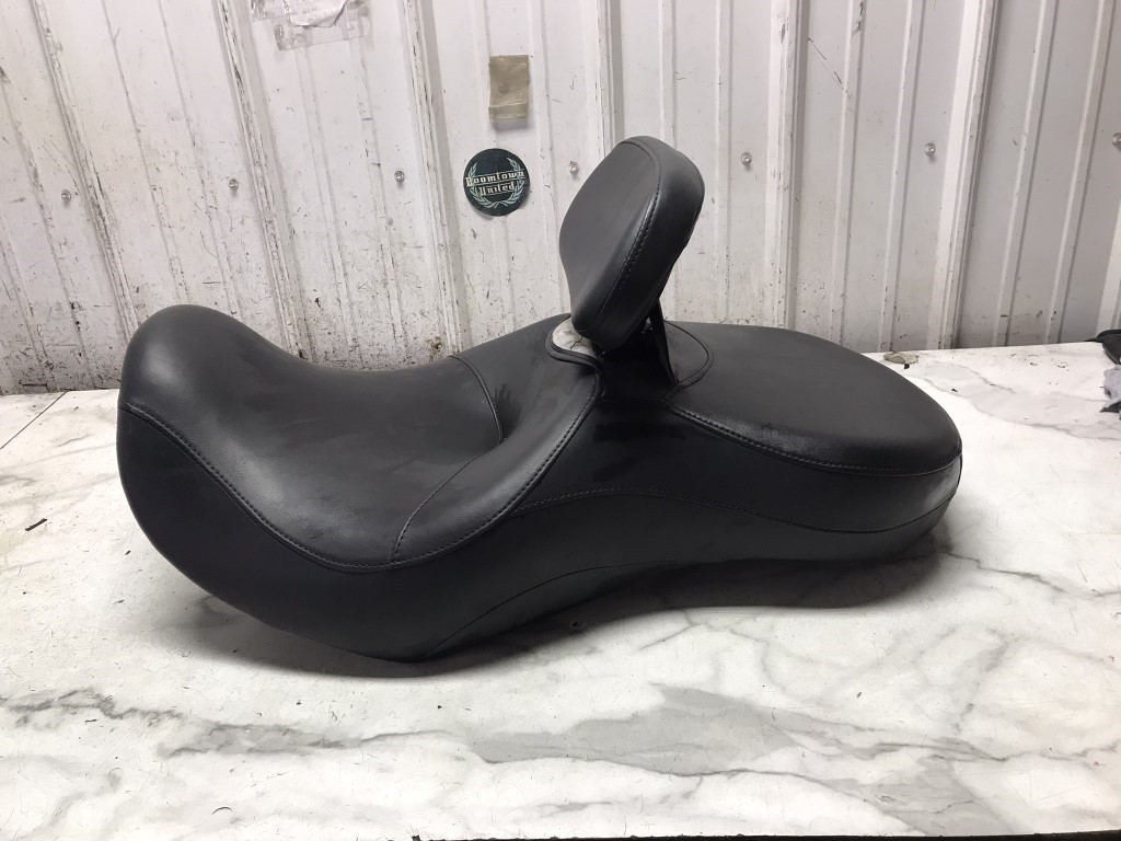 10 Harley Davidson FXDC Dyna Super Glide Custom Seat