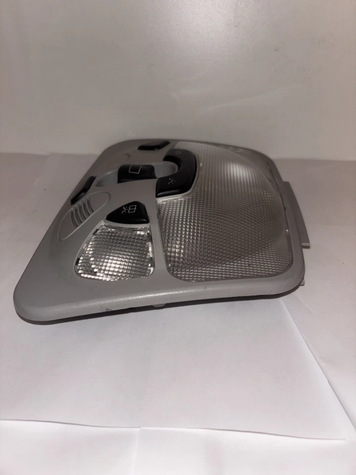 MERCEDES BENZ C230 2002-2005 DOMO INTERIOR LUZ (GRIS) (WT31) Foto 2 de 4
