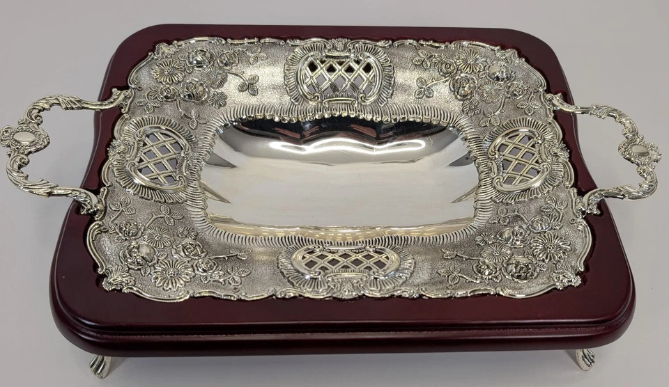 Bandeja de diseño de encaje vintage para servir frutas o bocadillos madera y placa de plata Foto 3 de 4