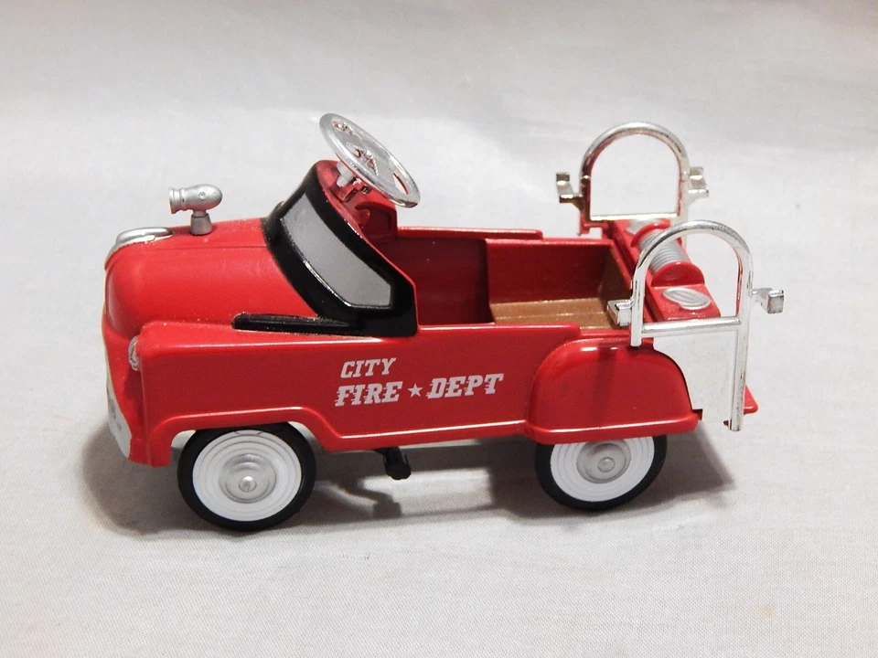 Golden Wheel Die Cast Metal City Fire Dept Truck Pedal Power Car Red Pre-Owned - Image 2 of 4