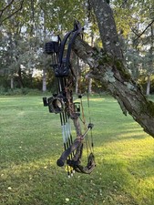 Bear Archery Cruzer G2 Right Hand Bow Hunting Compound Bow w/ Sight & Quiver