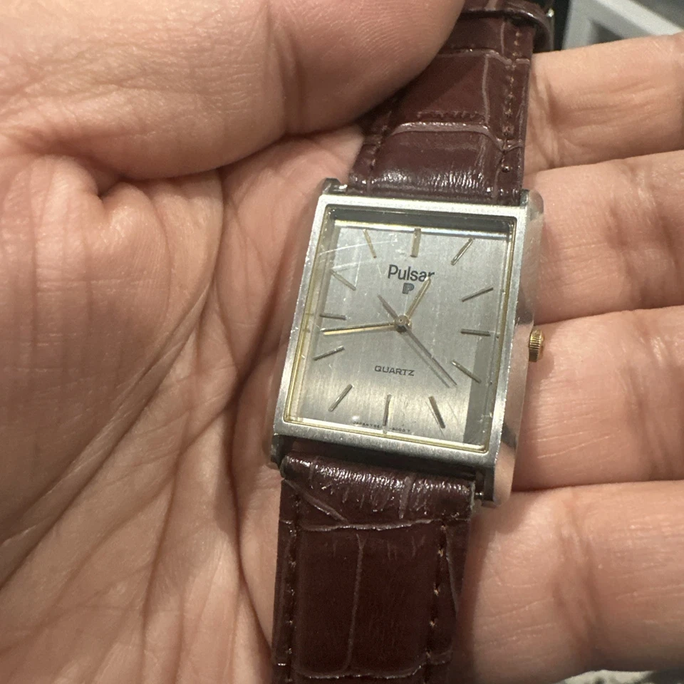 Working Vintage 28mm Pulsar by Seiko Y561-5009 Gray W Silver Mens Tank Watch Run - Image 4 of 4