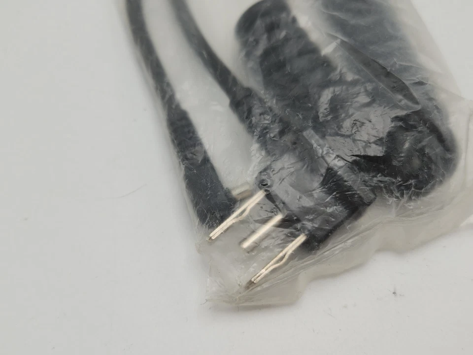 NOS Sunpak 3-Prong HH PC Flash Sync Coiled Cord for 120J 555 & 622 Flash Units - Image 2 of 4