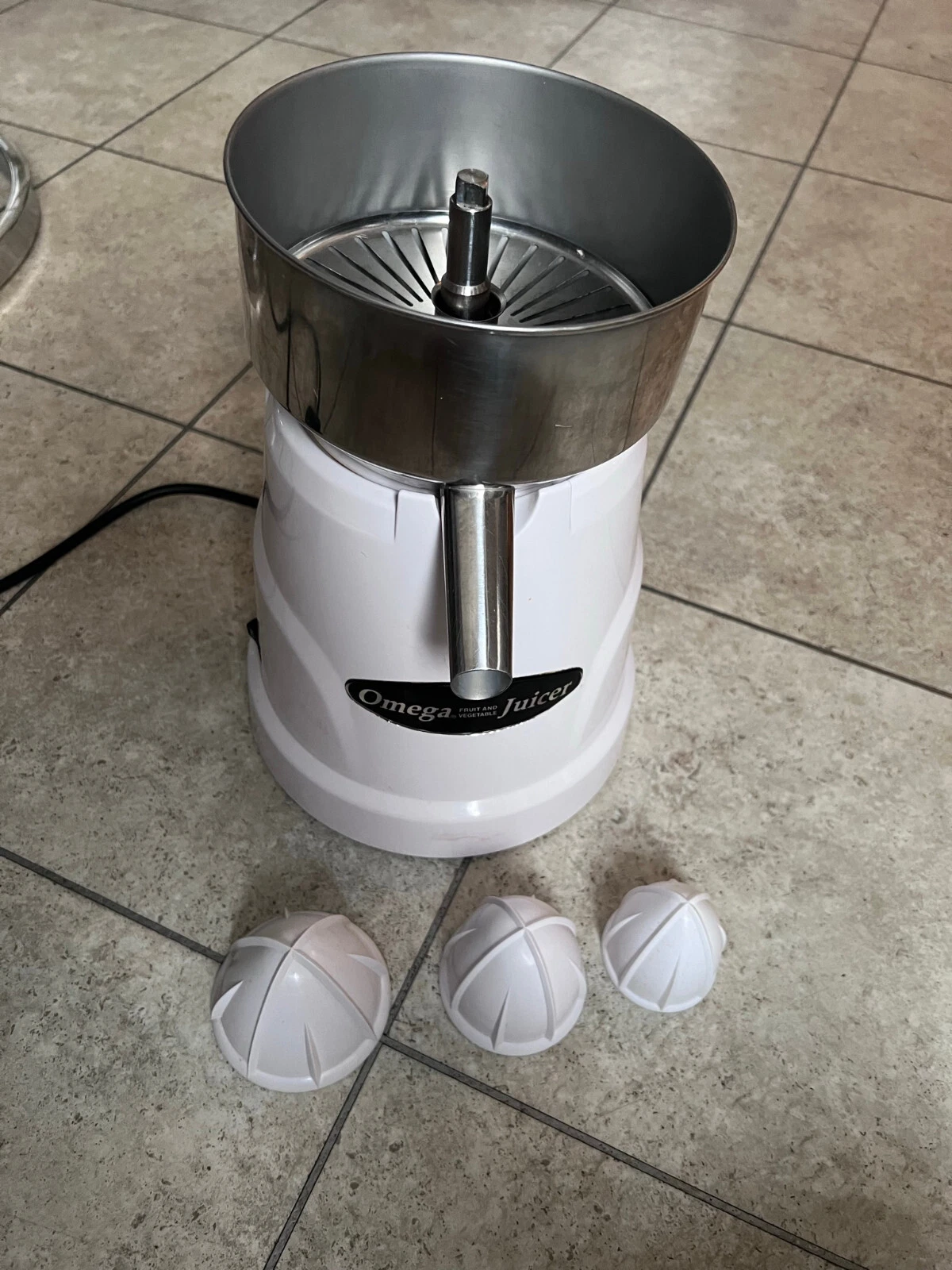Omega Fruit and Vegetable Juicer Citrus Model C-10W in White Stainless Steel