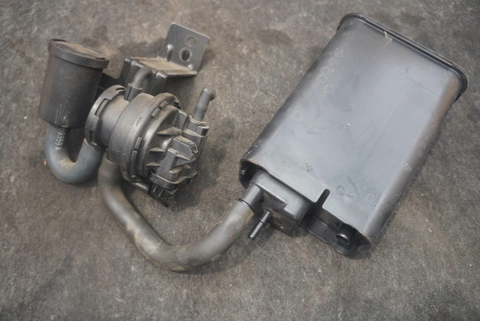 Evaporador de bote de carbón de vapor de combustible 526489AA OEM Dodge Viper 2000-02 Foto 2 de 3