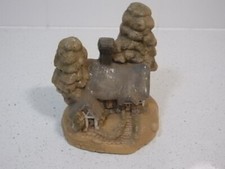 Vintage CERAMIC MINIATURE COTTAGE Hand Painted Felt Base Like Lillyput Lane 